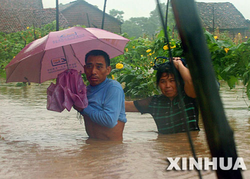 湖南耒阳水东江居民在洪水中转移-广州仁爱医