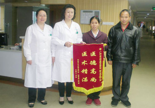 乌鲁木齐妇科医院援助两肿瘤患者