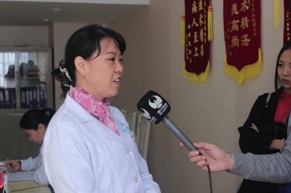 澳亚卫视采访我院产科主任张秋菊准妈妈的孕期安胎以及生产医院的选择